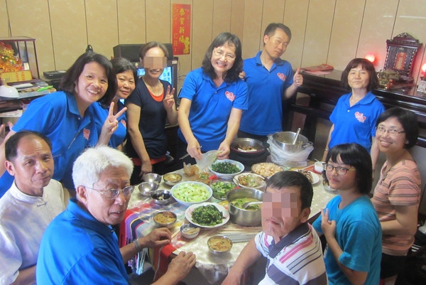 與馨生人一同共進午餐，讓他們感受溫暖