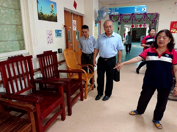 6楊主任介紹社勞人製作之太師椅