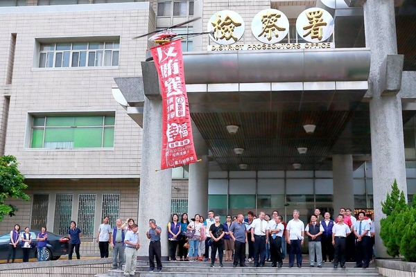 9遙控直升機懸掛反賄選布條1