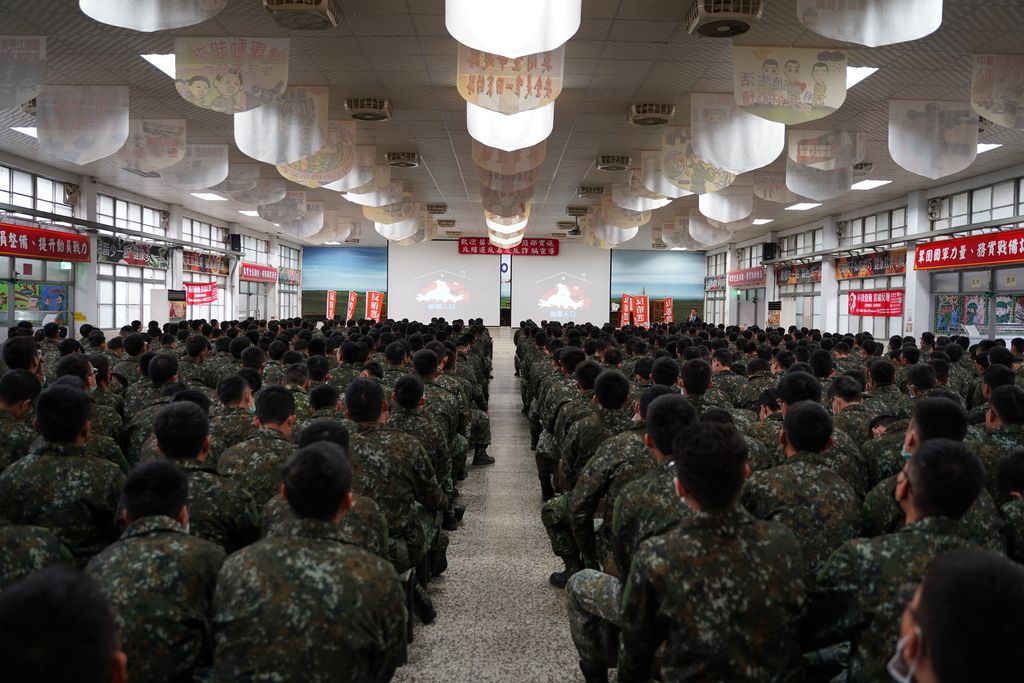 4官兵聆聽場景