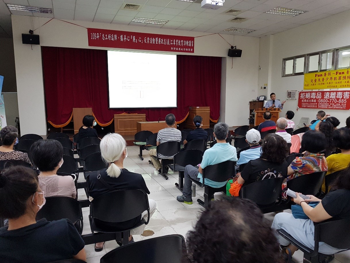 本署黃振倫檢察官以貪污態樣類型及案例為志工增進專業知識