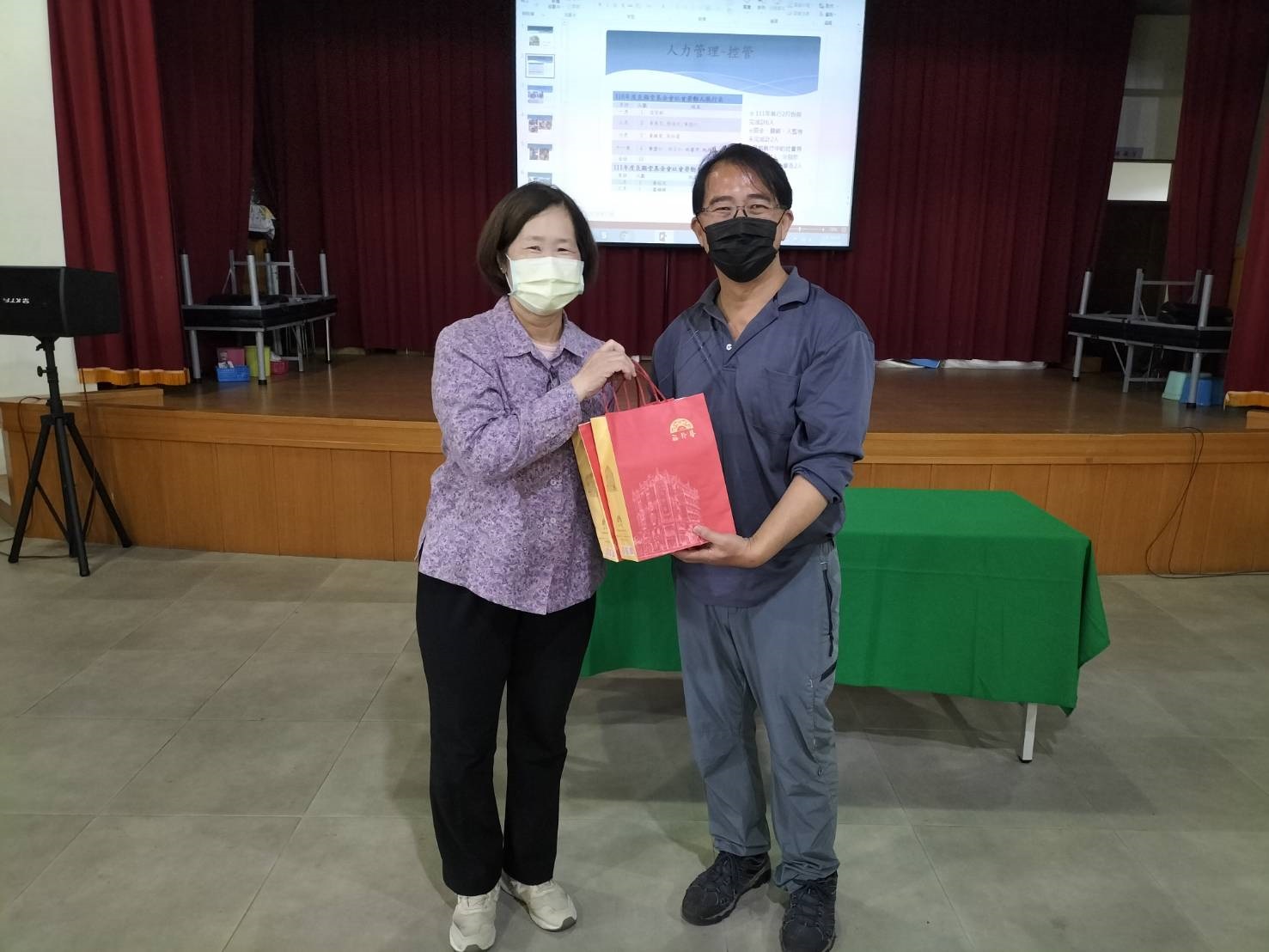 岳主任與南投機構督導合影