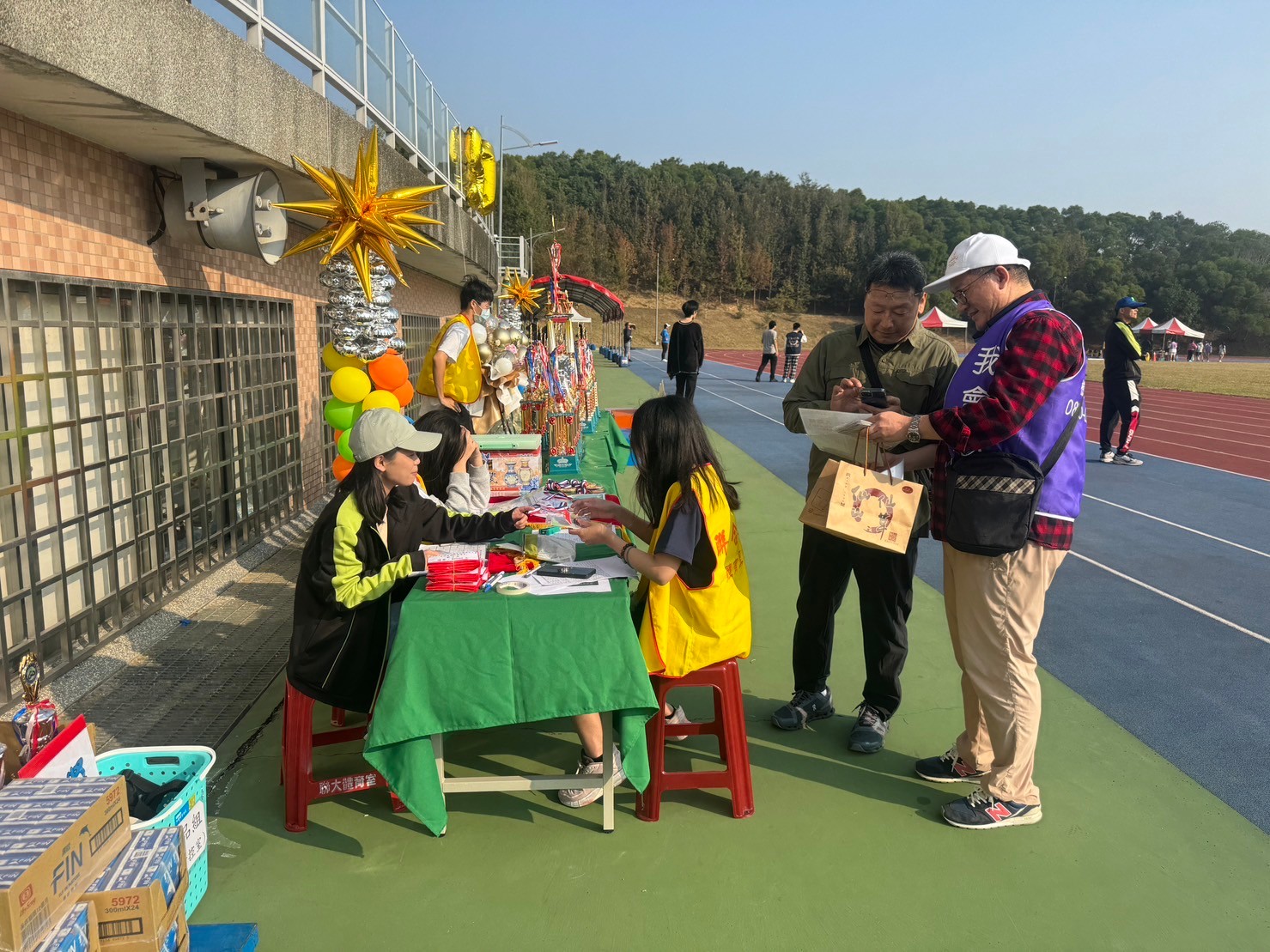 替運動員加油！為民主法治按讚！