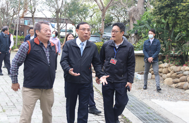 苗栗看守所秘書楊金恆向部長報告苗栗看守所自主監外作業執行概況