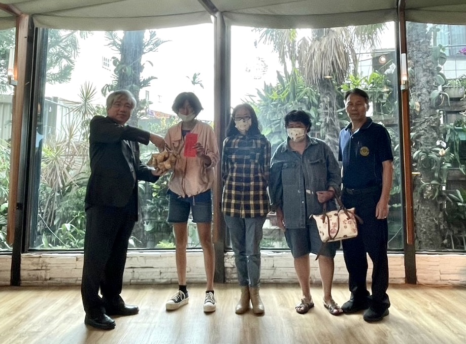 The Prosecutor General of this Department, together with the Honorary Guardian President, awarded consolation moneygoods to vulnerable criminal cases.