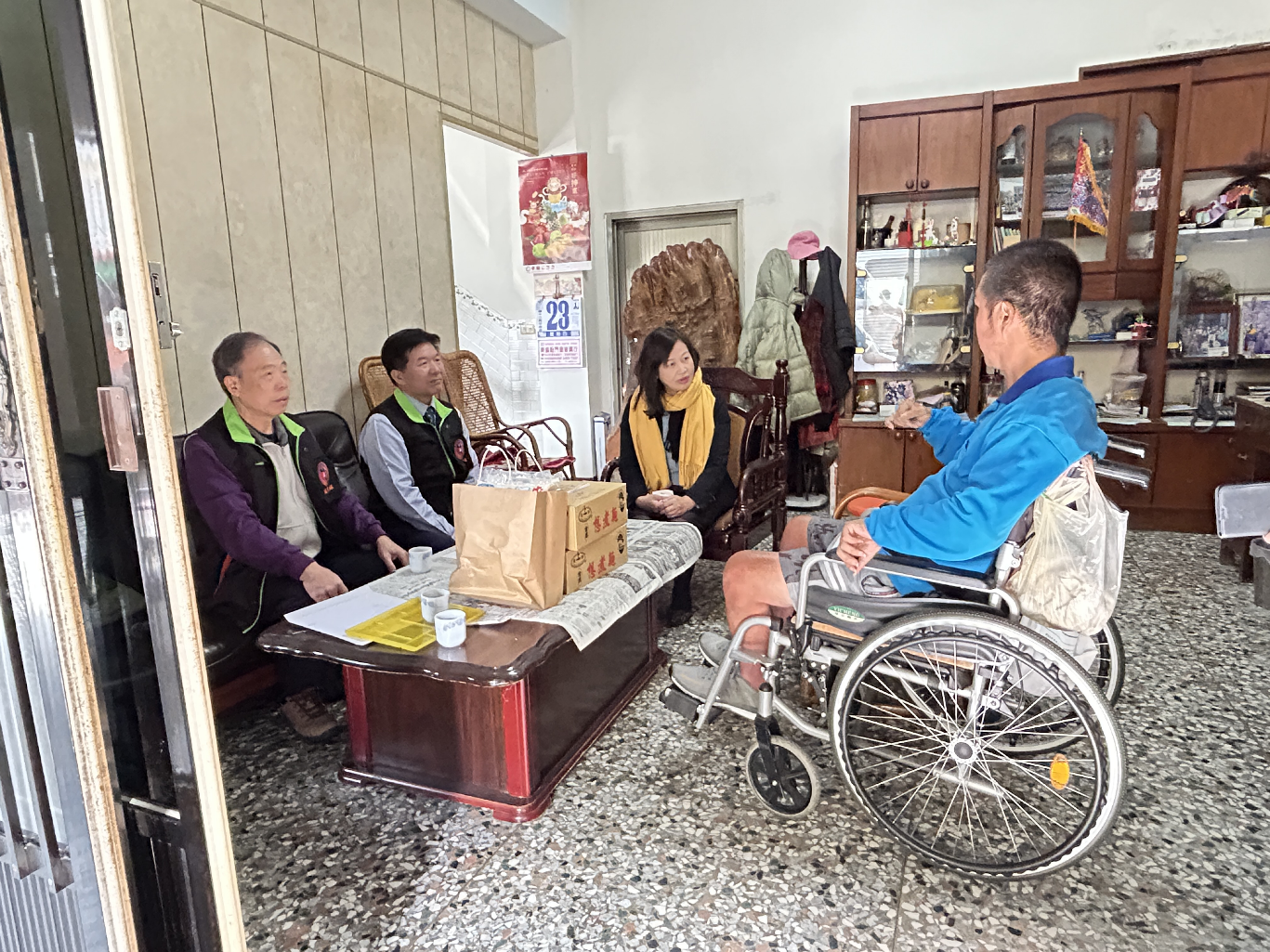 苗栗地檢署林檢察長與犯保陳主委關懷車禍被害人
