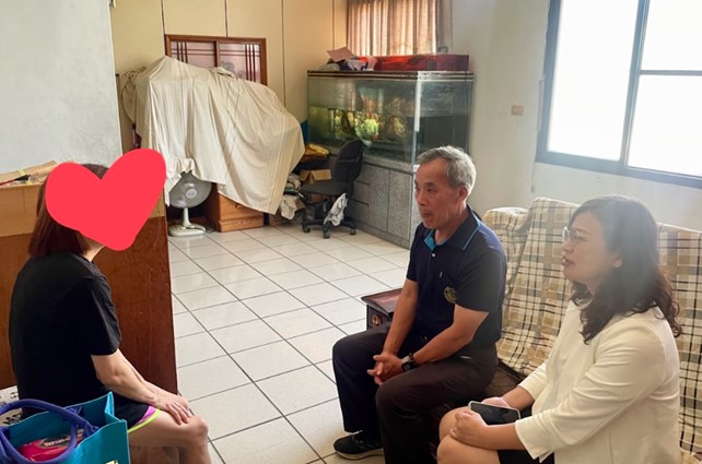 林檢察長傾聽個案生命故事並給予鼓勵